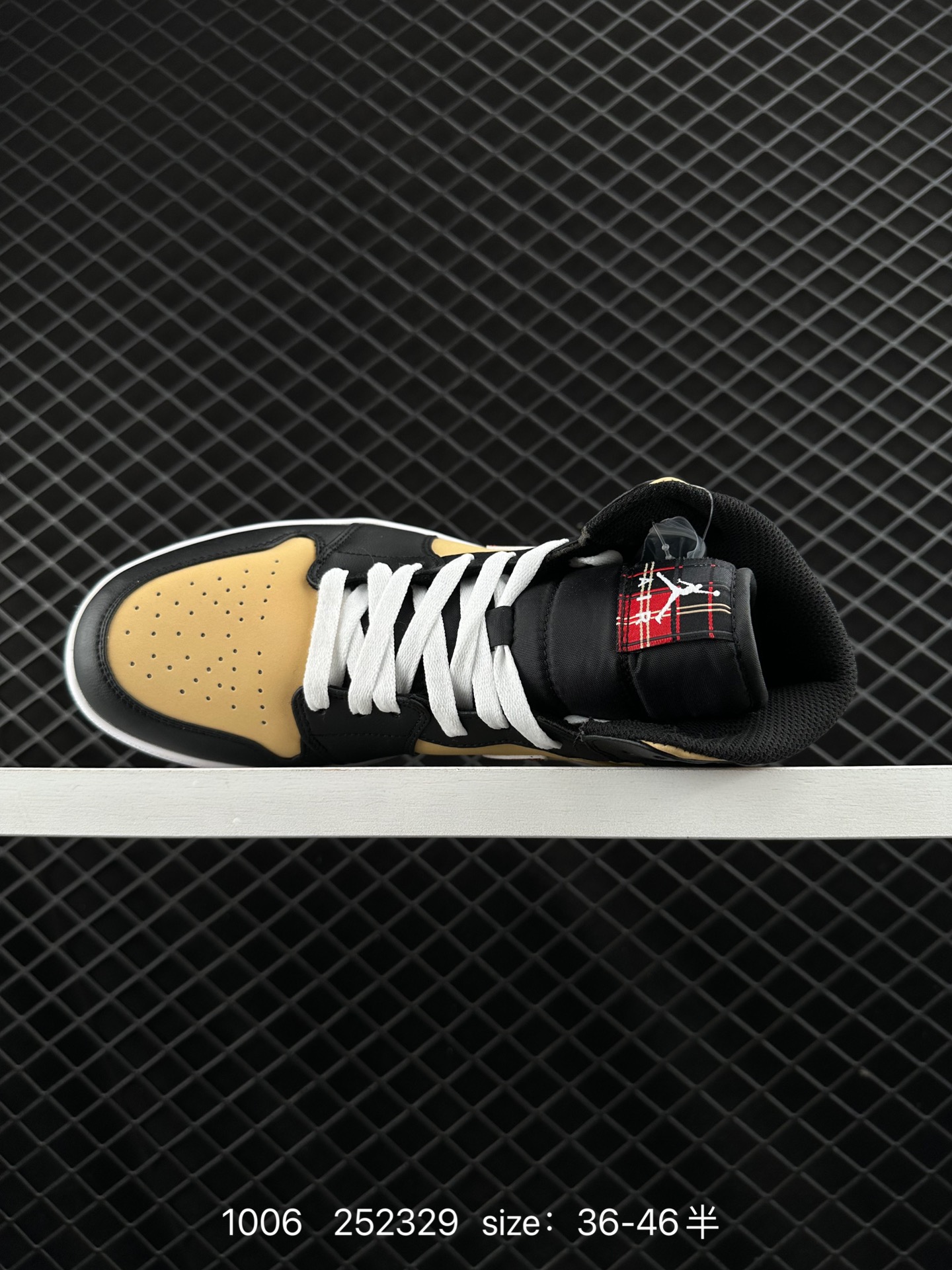 NIKE Air Jordan 1 Retro Mid”Reverse Black Toe“